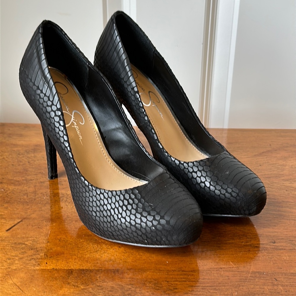 Excellent condition Jessica Simpson animal print embossed pumps